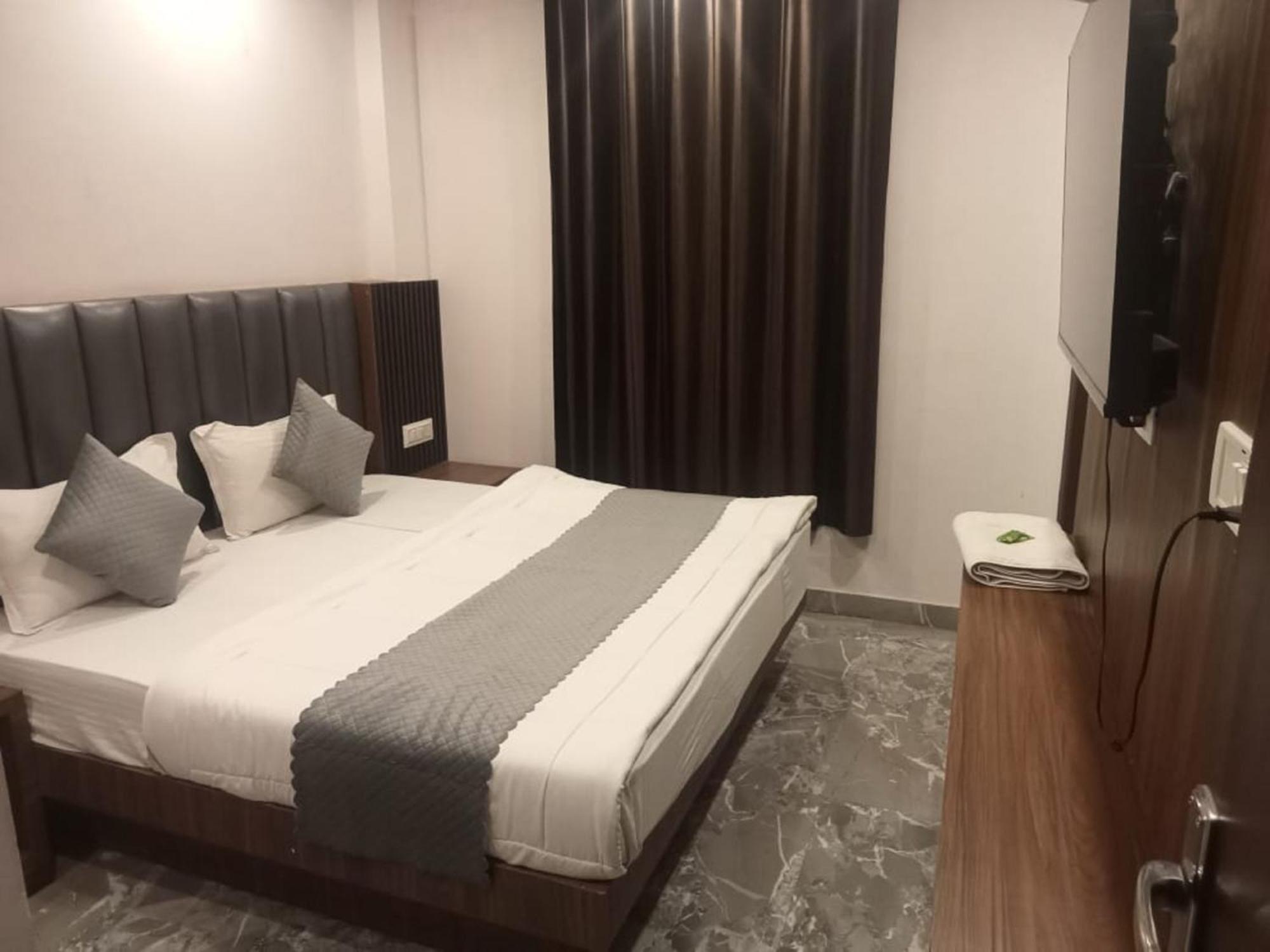 Del Fox Hotel Shanti Residency - Just A Minute Away From New Delhi Railway Station And Connaught Place & 5 Mins From Vfs Exterior photo