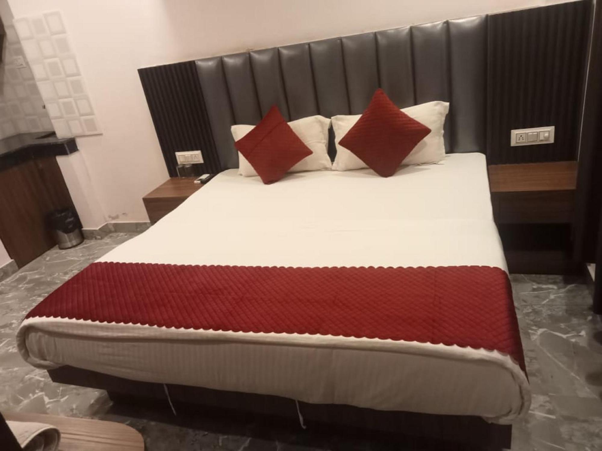 Del Fox Hotel Shanti Residency - Just A Minute Away From New Delhi Railway Station And Connaught Place & 5 Mins From Vfs Exterior photo