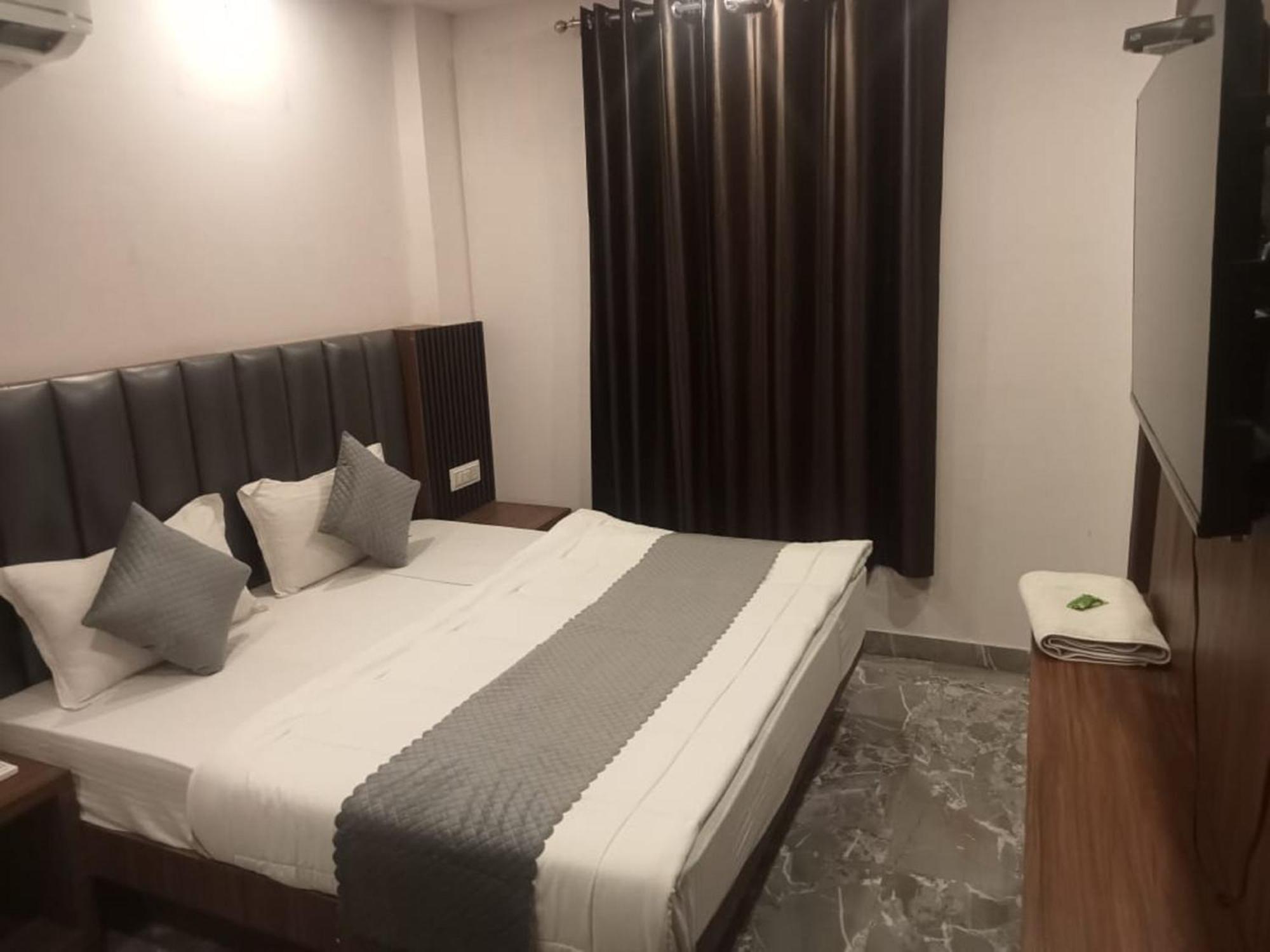 Del Fox Hotel Shanti Residency - Just A Minute Away From New Delhi Railway Station And Connaught Place & 5 Mins From Vfs Exterior photo