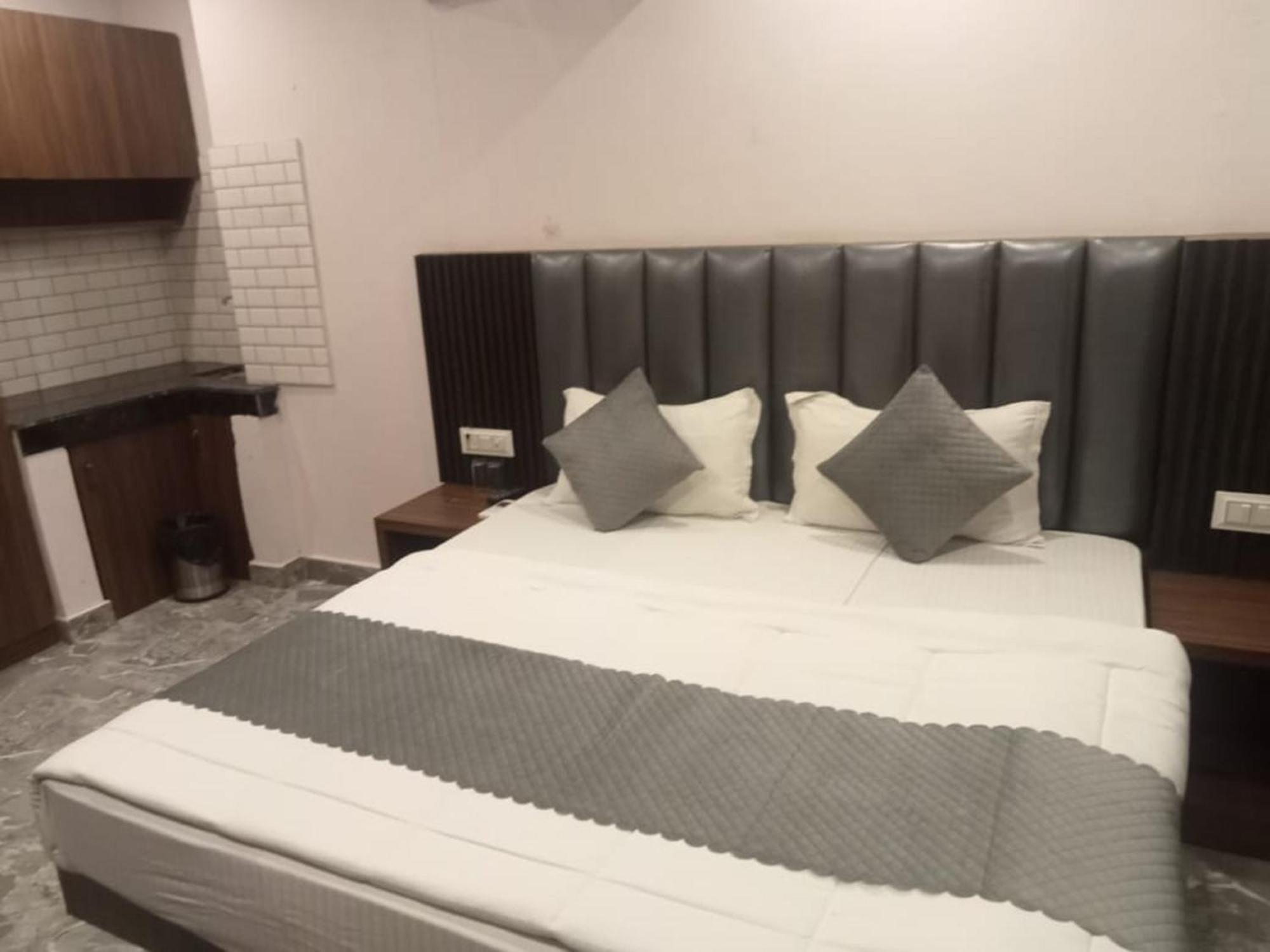 Del Fox Hotel Shanti Residency - Just A Minute Away From New Delhi Railway Station And Connaught Place & 5 Mins From Vfs Exterior photo
