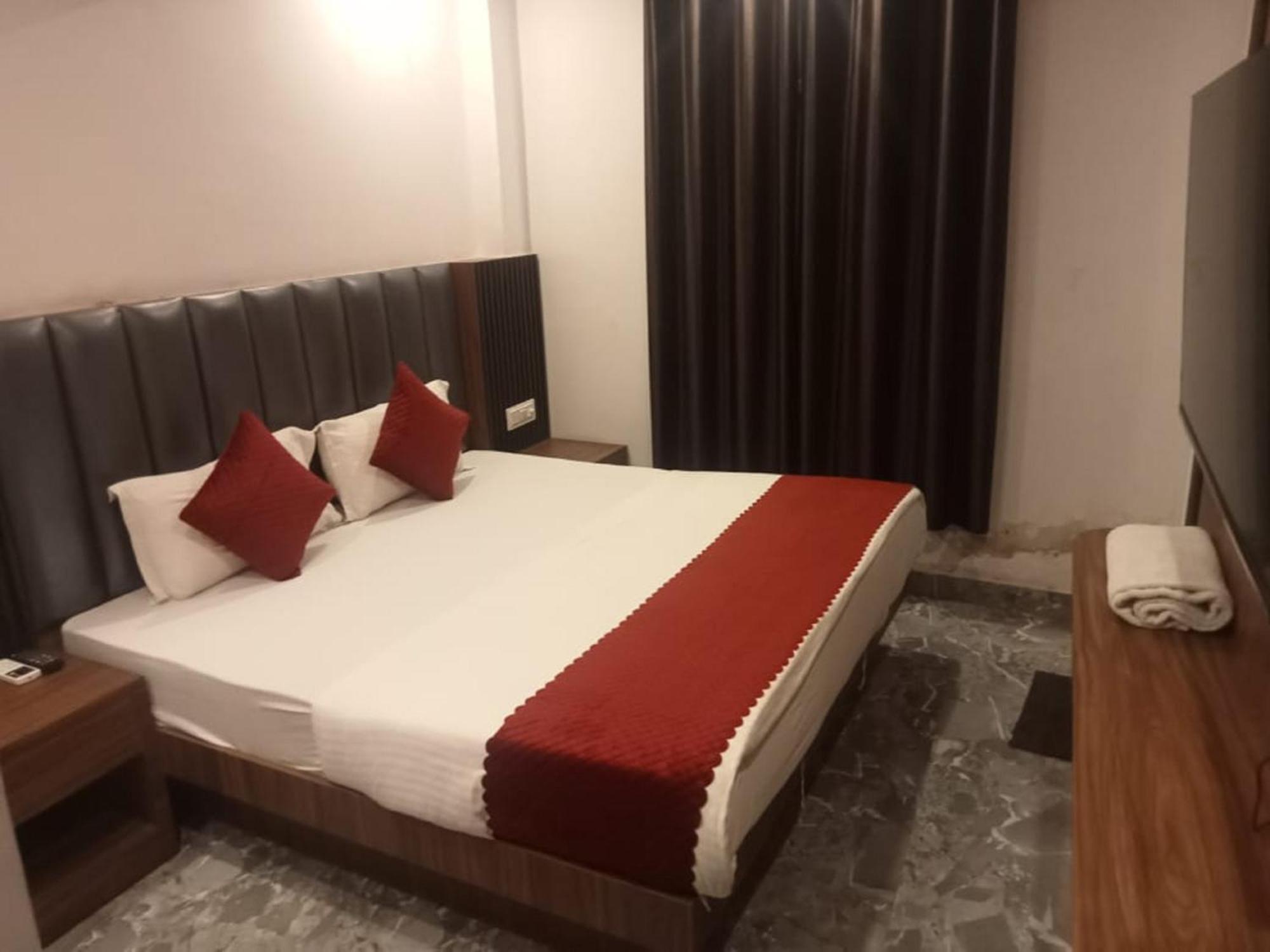 Del Fox Hotel Shanti Residency - Just A Minute Away From New Delhi Railway Station And Connaught Place & 5 Mins From Vfs Exterior photo